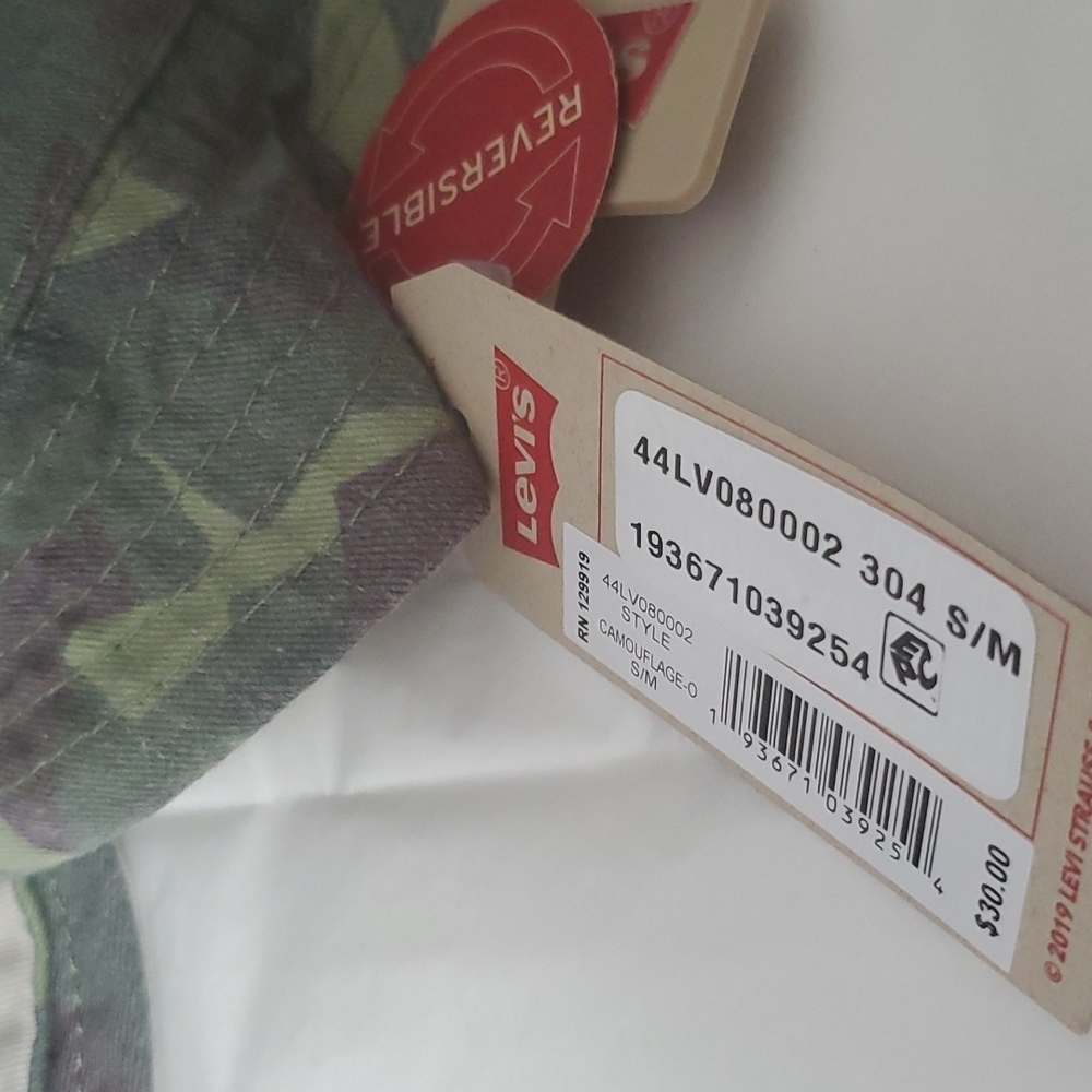 🏈 NWT LEVIS REVERSIBLE BUCKET HAT - Picture 7 of 10